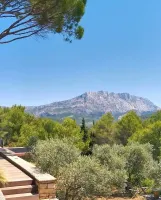 prive-le-tholonet-36